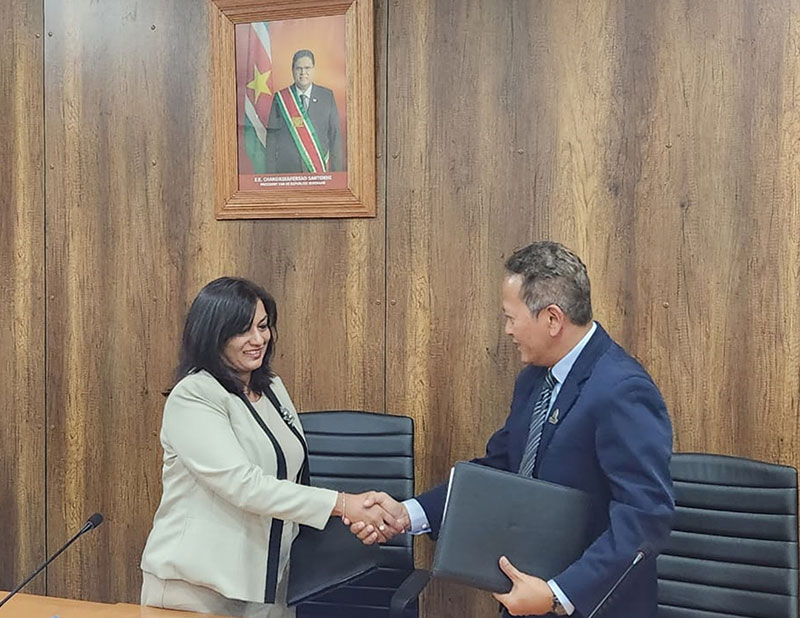 Trustbank Amanah Trustbank Amanah en Ministerie van Economische Zaken, Ondernemerschap en Technologische Innovatie (EZ) ondertekenen beheersovereenkomst KMO Fonds.